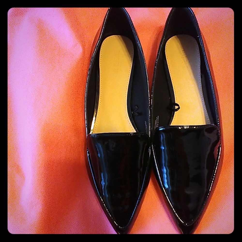 Black pointy faux leather loafers